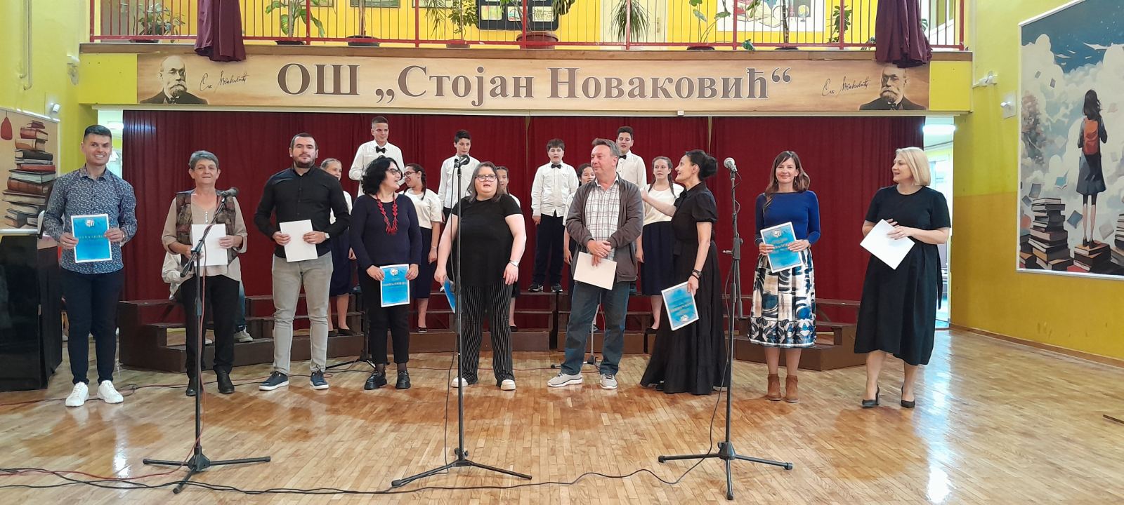 Наступ ученика ОШ "Вук Караџић" Шабац и ИО Мачвански Причиновић на хуманитарном концерту "Музика је реч која нас спаја"