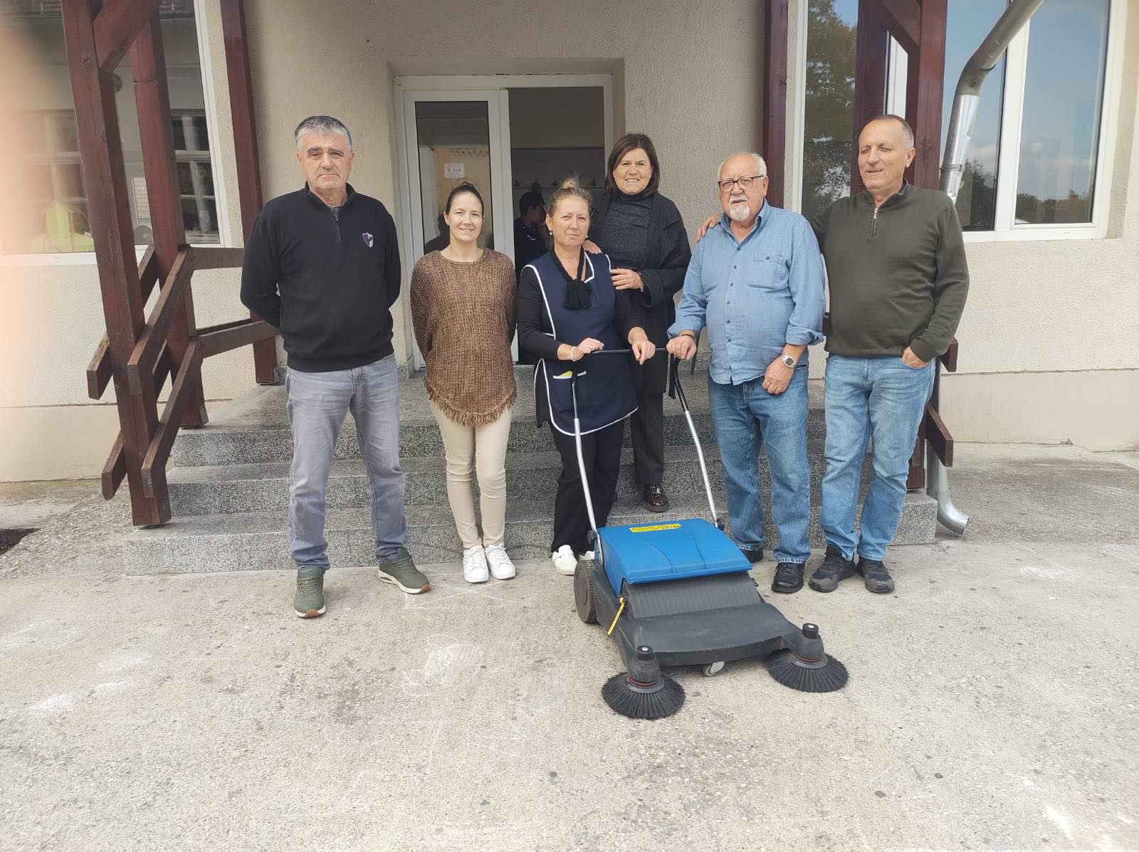 Још један леп гест за нашу школу у Мачванском Причиновићу