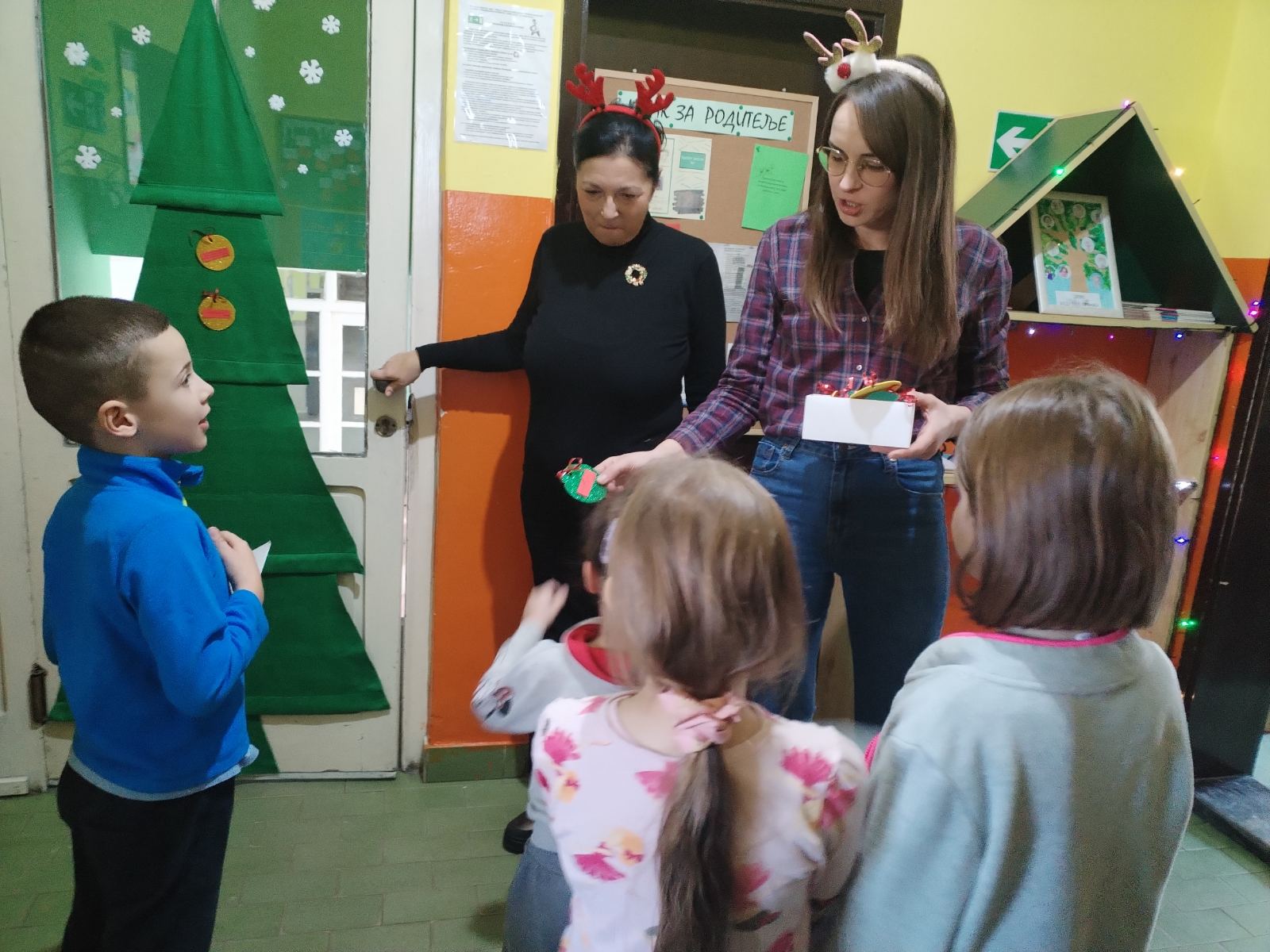 Вуковци и Бубамарци - новогодишње жеље и честитке