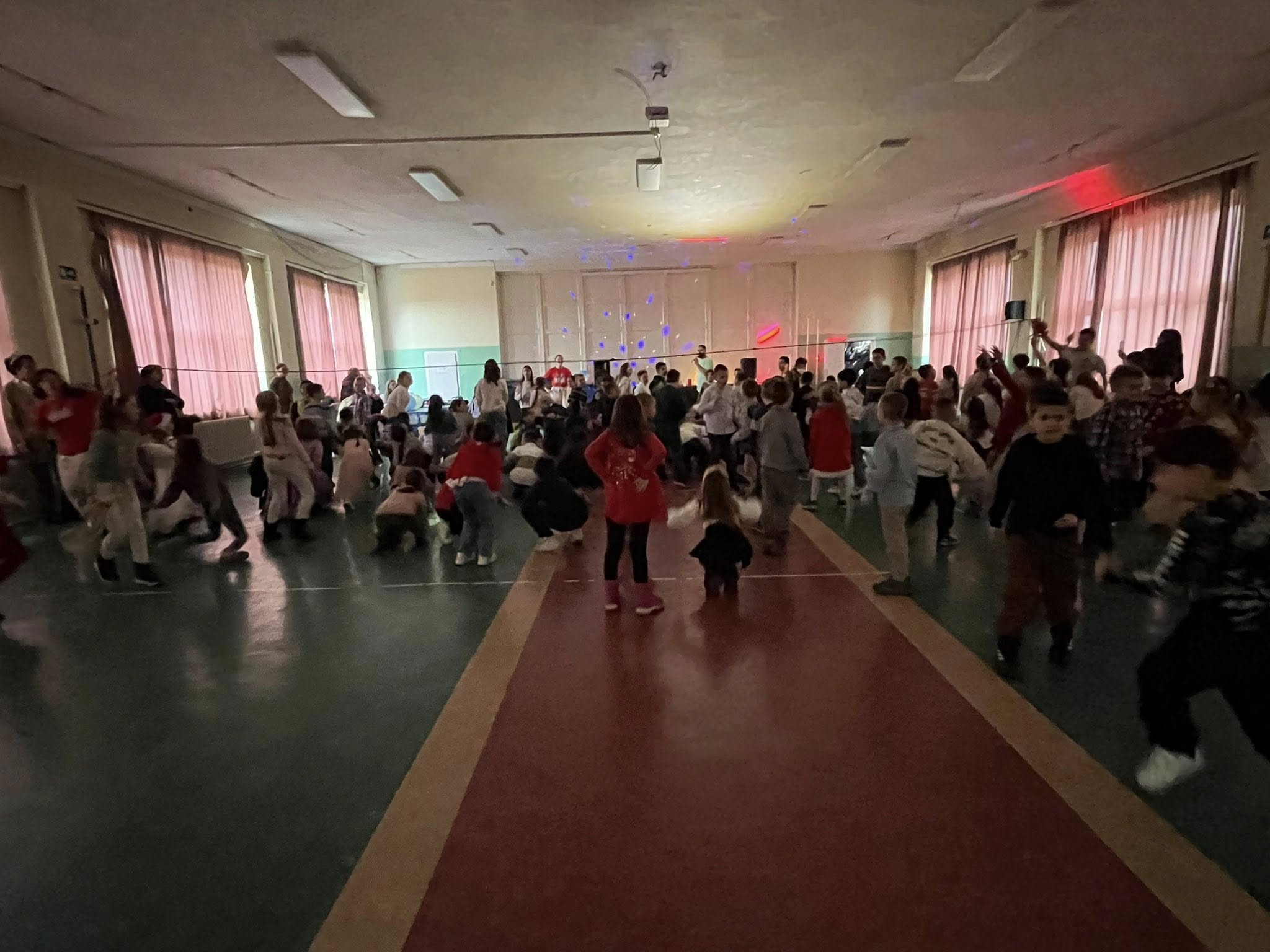 Новогодишња журка за ученике нижих разреда