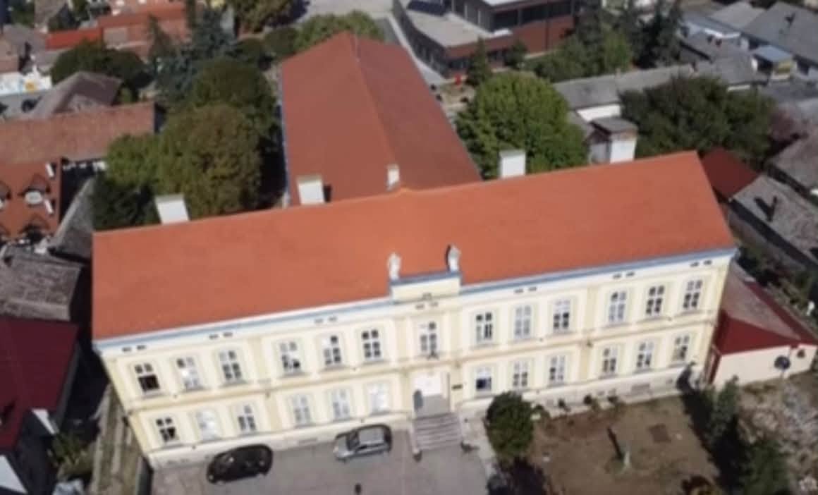 Реконструисан кров на згради матичне школе