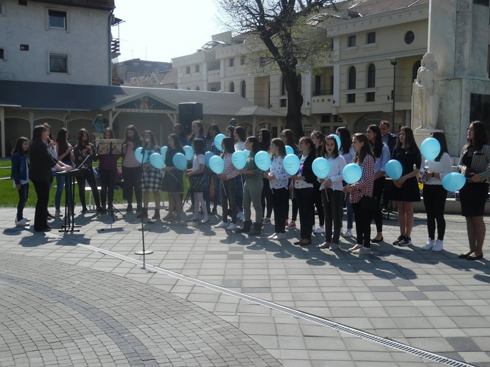 Наступ ученика ОШ „Вук Караџић“ ИО Мачвански Причиновић поводом светског дана особа са аутизмом