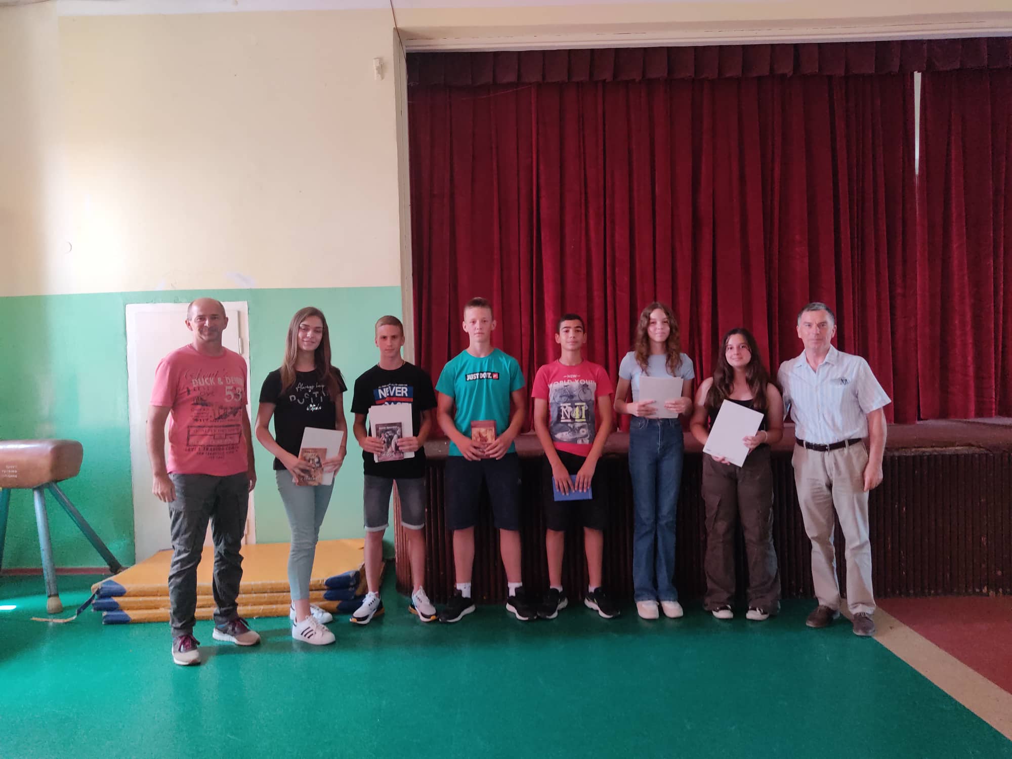 Свечана додела посебних диплома и награда за најбоље ученике осмог разреда